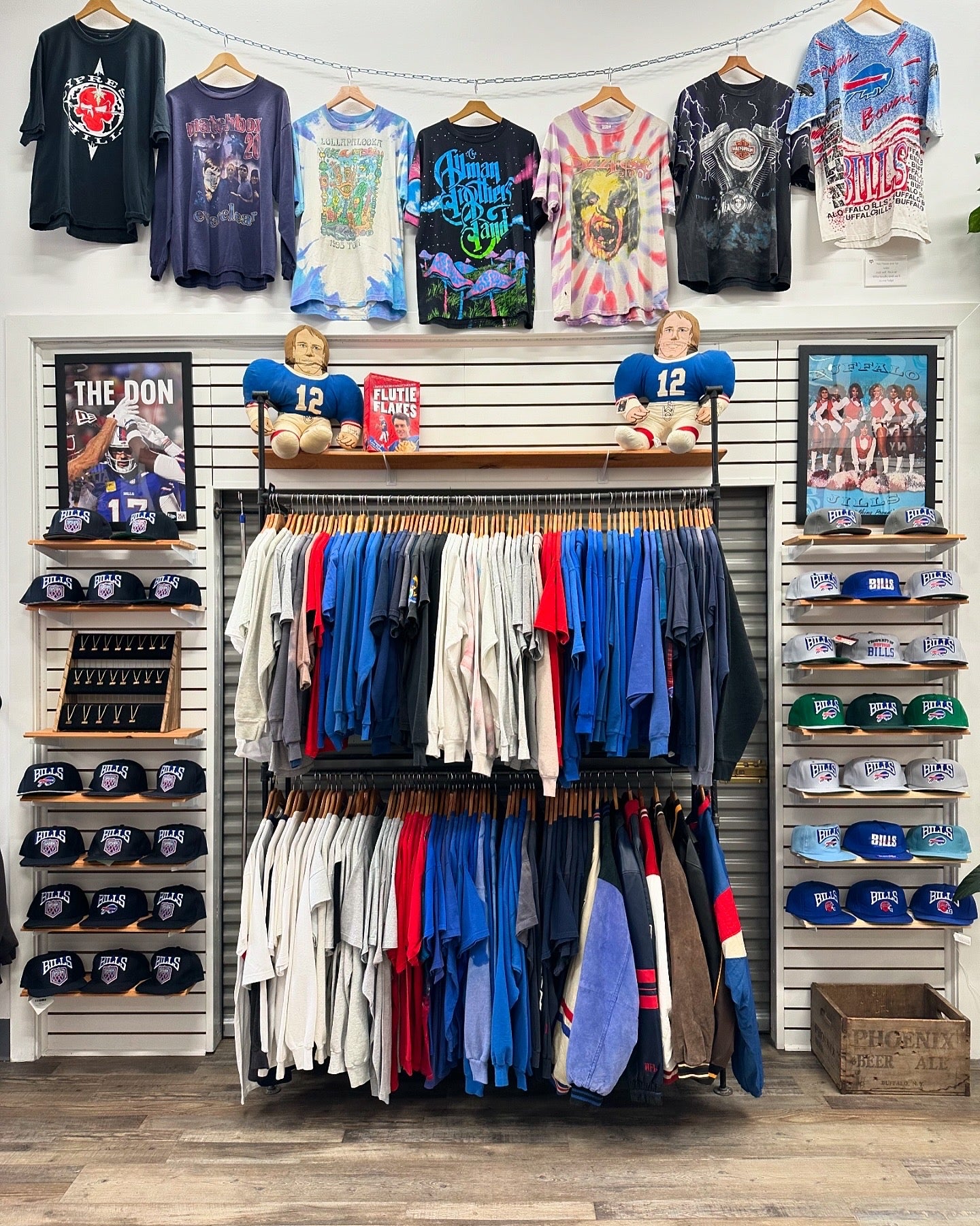 Queen City Vintage (Vintage Clothing, Streetwear, Shoes